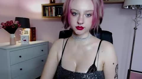 Snapshot of perfect_madeline chatting on December 30, 6:38 pm Madeline online show from December 30, 6:38 pm