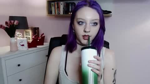 Snapshot of perfect_madeline chatting on March 9, 2:43 pm Madeline online show from March 9, 2:43 pm