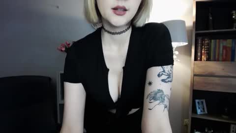 Snapshot of perfect_madeline chatting on October 19, 1:34 pm Madeline online show from October 19, 1:34 pm