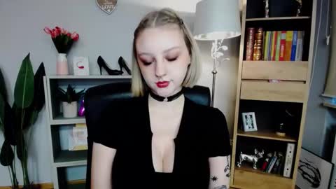 Snapshot of perfect_madeline chatting on November 2, 2:41 pm Madeline online show from November 2, 2:41 pm