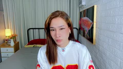 Chloe online show from November 6, 2:51 pm