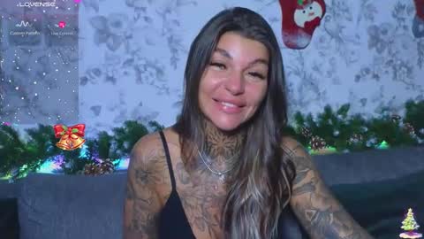 Snapshot of perfecttbaby77n chatting on December 21, 2:15 pm Anna online show from December 21, 2:15 pm