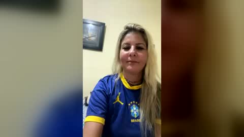 Snapshot of perfilmelgata chatting on June 20, 2:58 am SweetMel online show from June 20, 2:58 am