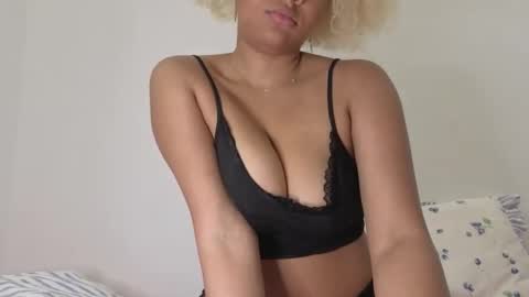 perkyamberxx online show from May 2, 10:53 am