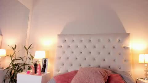 Snapshot of perla_giraldo chatting on October 15, 4:23 am PERLA online show from October 15, 4:23 am