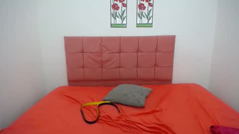 Snapshot of perla_hot99 chatting on December 6, 6:04 am perla online show from December 6, 6:04 am