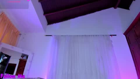 Perla online show from February 2, 10:30 pm