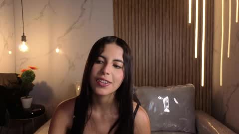 perla_lovely online show from May 2, 12:43 pm