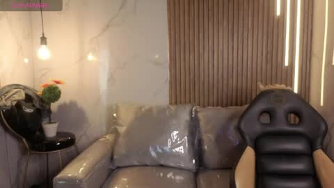 perla_lovely online show from May 5, 12:24 pm