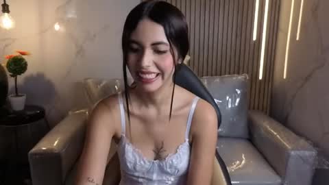 perla_lovely online show from May 20, 12:22 pm