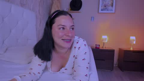 Marie online show from April 4, 11:29 am