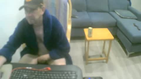 Snapshot of perver696969 chatting on October 20, 11:43 am sex adicted online show from October 20, 11:43 am