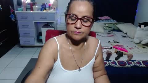 Snapshot of pervert_mommy_x chatting on June 25, 9:47 am SAMY online show from June 25, 9:47 am