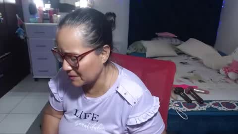 Snapshot of pervert_mommy_x chatting on June 27, 2:01 pm SAMY online show from June 27, 2:01 pm