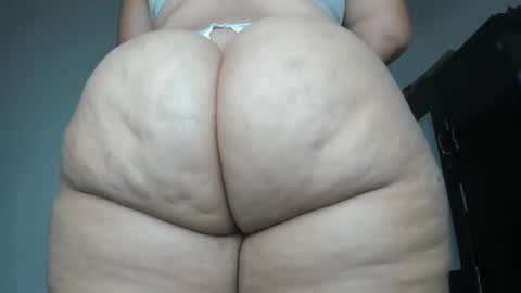 Snapshot of pervertt_mommy chatting on December 9, 10:11 am  Alexandra  online show from December 9, 10:11 am