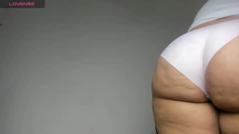 Snapshot of pervertt_mommy chatting on October 28, 9:28 pm  Alexandra  online show from October 28, 9:28 pm