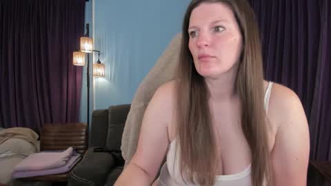 Snapshot of pessimistically_optimistic chatting on February 3, 12:21 pm Kelly online show from February 3, 12:21 pm