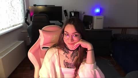 Snapshot of petal_dust_ chatting on March 26, 2:44 pm petal_dust_ online show from March 26, 2:44 pm