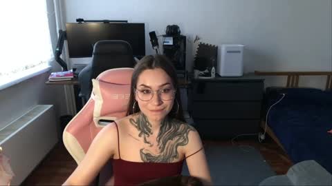 Snapshot of petal_dust_ chatting on March 30, 2:18 pm petal_dust_ online show from March 30, 2:18 pm