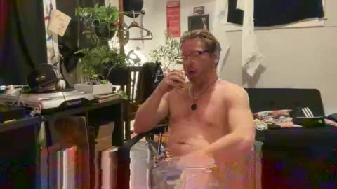 Snapshot of petehaze484617 chatting on November 15, 10:26 pm Pete Haze online show from November 15, 10:26 pm