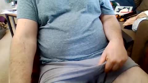 Snapshot of peter40770 chatting on April 6, 6:31 pm peter40770 online show from April 6, 6:31 pm