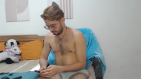 Snapshot of peter_x_annaud chatting on October 21, 7:58 pm FELIPE online show from October 21, 7:58 pm