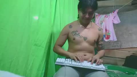 Snapshot of peteresmitd17 chatting on December 22, 10:29 pm peteresmitd17 online show from December 22, 10:29 pm