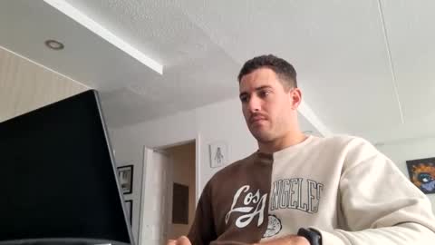 Snapshot of peterskinny24 chatting on February 17, 3:20 pm ttps VF8L9ABFMref wl share online show from February 17, 3:20 pm