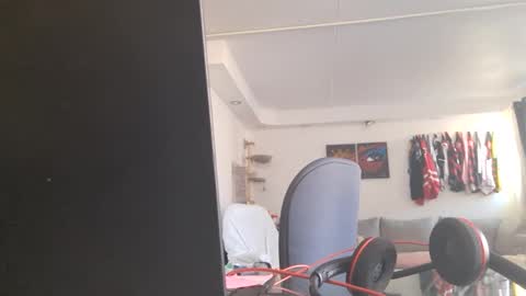 Snapshot of peterskinny24 chatting on October 28, 5:48 pm ttps VF8L9ABFMref wl share online show from October 28, 5:48 pm