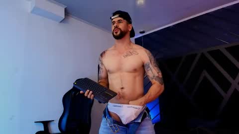 Snapshot of petesevans_1 chatting on April 18, 11:27 pm PETES EVANS new account online show from April 18, 11:27 pm