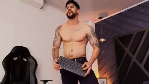 Snapshot of petesevans_1 chatting on April 22, 11:50 pm PETES EVANS new account online show from April 22, 11:50 pm