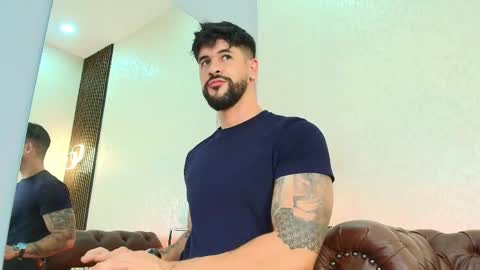 Snapshot of petesevans_1 chatting on May 16, 12:29 am PETES EVANS new account online show from May 16, 12:29 am