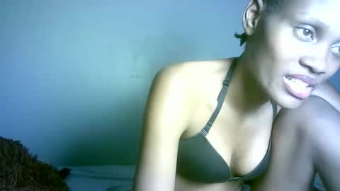 Snapshot of petite_africana001 chatting on May 29, 2:53 am petite_africana001 online show from May 29, 2:53 am