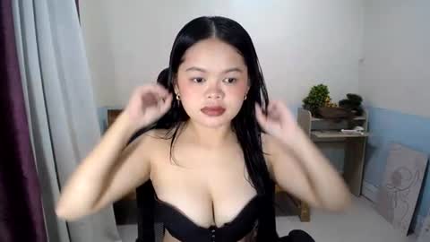 Snapshot of petite_angelxxx chatting on July 10, 10:07 am petite_angelxxx online show from July 10, 10:07 am