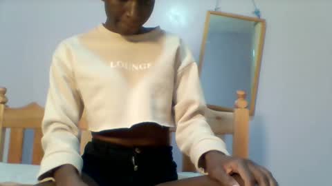 Snapshot of petite_ariana chatting on February 12, 6:58 pm ariana online show from February 12, 6:58 pm