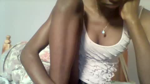 Snapshot of petite_ariana chatting on February 14, 9:28 am ariana online show from February 14, 9:28 am