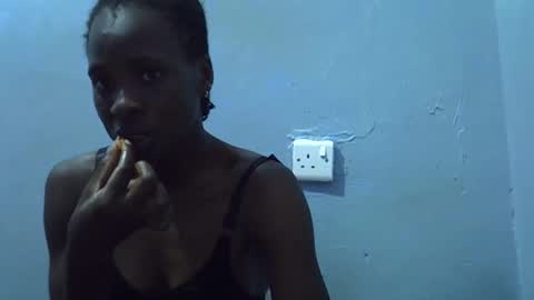 petite_bella21 online show from April 12, 2:33 pm