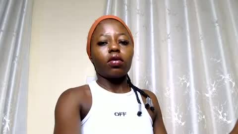 Snapshot of petite_freakette chatting on July 4, 8:26 pm Moon online show from July 4, 8:26 pm