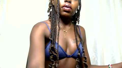 Snapshot of petite_freakette chatting on July 12, 8:33 pm Moon online show from July 12, 8:33 pm