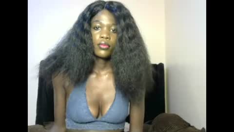 Snapshot of petite_lavi2 chatting on February 17, 6:04 pm petite_lavi2 online show from February 17, 6:04 pm