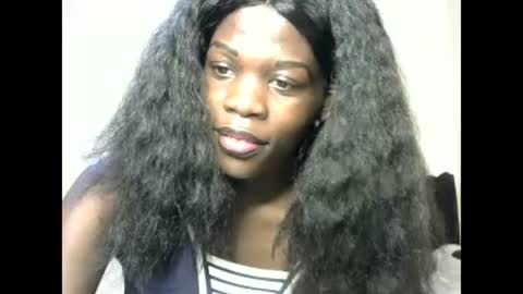 Snapshot of petite_lavi2 chatting on February 20, 12:19 am petite_lavi2 online show from February 20, 12:19 am