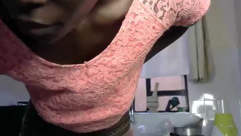 Snapshot of petite_lavi2 chatting on March 5, 5:50 am petite_lavi2 online show from March 5, 5:50 am