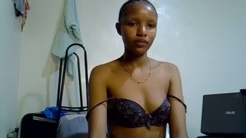 petite_melinda online show from June 20, 2:47 am