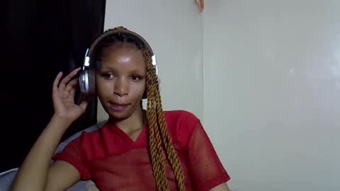 petite_melinda online show from July 14, 2:38 am