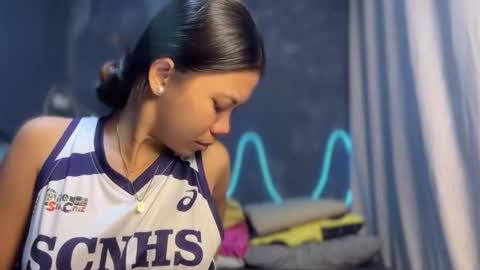 Snapshot of petite_novy chatting on March 28, 4:12 am Novy online show from March 28, 4:12 am