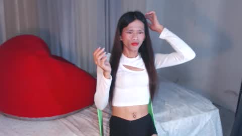 angela online show from April 16, 10:38 am