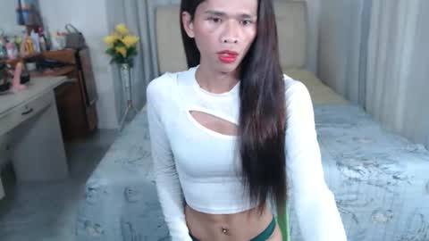 Snapshot of petite_pinay69s chatting on April 21, 11:05 am angela online show from April 21, 11:05 am