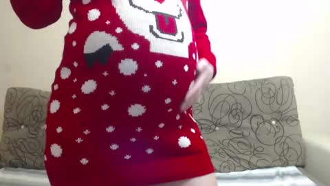 Snapshot of petite_red95 chatting on December 27, 12:01 pm cosmina online show from December 27, 12:01 pm