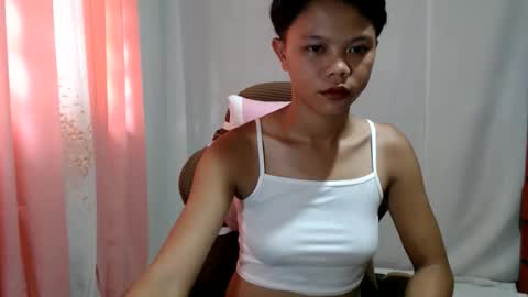 petite_remyy online show from May 26, 6:31 am