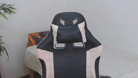 Snapshot of petiteasianx chatting on January 17, 10:22 am Vrin online show from January 17, 10:22 am